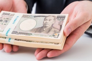 コンテンツSEOを外注すると月20万円以上かかることが多く、一流のマーケティング会社だと初期費用500万円と月額200万円にもなる