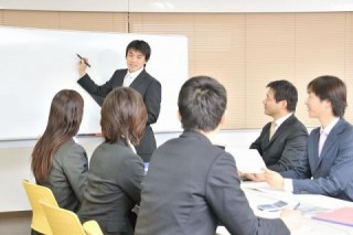企業ホームページでは売り込み系のコンテンツだけでなく、訪問者に有益な情報を伝える知識・教育系のコンテンツも用意しよう