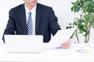 自社の商品やサービス・お客様・競合他社の三者の情報を徹底的にインプットし分析すれば、SEOコンテンツ作成は快調に進行する