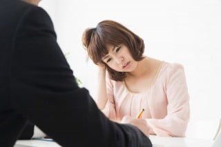 ページ数も情報量も少ない企業ホームページは、商談の場でだんまりを決め込む営業マンのようなもの