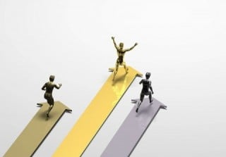 コンペ・相見積もりで検討するホームページ制作会社は、3～4社までに留めておいたほうがよい