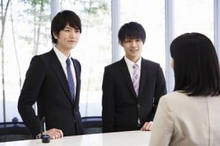 ホームページ制作会社（業者）の担当者が訪問して打合せしてくれるか？