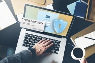 SSLとは、訪問者のブラウザとサーバー間のデータ通信を暗号化する技術