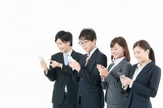 「新入社員の89.6％が就職活動で企業ホームページを参考にした」と回答