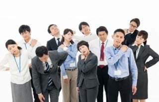 新入社員やアルバイトを確保できなければ売上げは減少し、いずれ倒産に追い込まれる