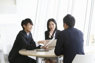 営業社員や販売員、職人、経営者の話をインタビュー・録音してコンテンツ化しよう