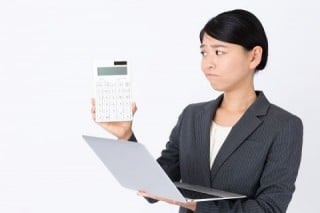 通年採用拡大で有料採用ポータルサイトや求人広告への掲載費用が高くなり、採用担当者の負担も重くなる