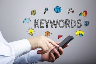 訪問者は自分が検索時に使用したキーワードがファーストビューにないと、不安に感じる
