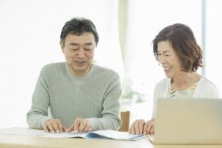 まずは着手しやすい企業ホームページ・採用サイトのリニューアルと、会社案内パンフレットの郵送からオヤカクを始めるのがオススメ