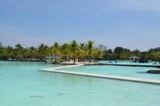H.I.S.は大手の旅行代理店が力を入れていなかった、セブ島やバリ島へのツアーに集中して小さなNo.1を積み重ねた