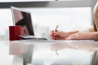 検索上位を狙うページでは、画像だけでなく1000字～2000字以上の文章を盛り込むようにしよう