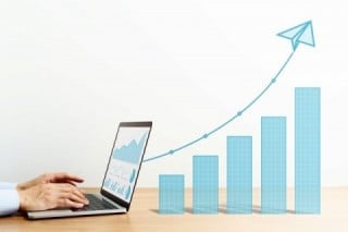 アクセス解析をすることで「なんとなくの企業ホームページ運営」から脱し、売上げや成果獲得までの道筋を見つけられる