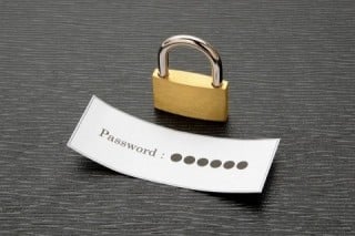 SSLでは通信が暗号化されるので、訪問者のCookie情報が盗まれても解読されないかぎり問題ない