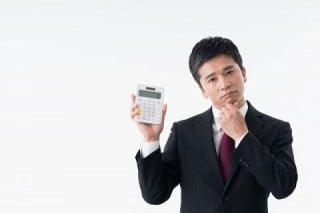 売上げを維持するには商圏を拡大するしかないが、新しい社員の雇用・営業所の設立には多大なコストが必要