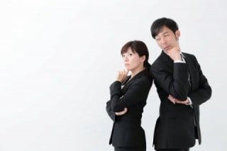訪問営業では、営業社員がどんな商談をしているのか会社が把握できないので、ノウハウ・テクニックが属人化しやすい