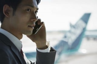 飛行機を使って面接を受けに行くと1回あたり10万円以上かかることも…