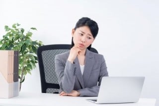 中小企業では「パソコン・ITが得意だから」「若いから」という理由で、あまり顧客と接する機会のない総務・情報システム部の方がホームページ担当者に選ばれがち