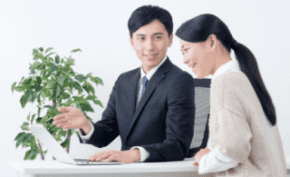 企業ホームページの運営は、制作会社に依頼したほうが安定する