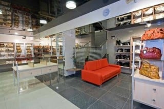 顧客が商品棚の前に立った数秒間で売上げが決まるとするのがFMOT理論