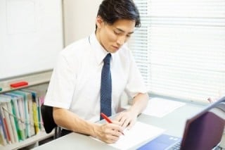 チラシ・提案書が減点法で評価されるが、企業ホームページは徹底的な加点法で評価される