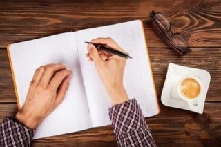 中小企業のホームページ運営で一番重要なのは、パソコンをうまく使うことではなく、紙とペンだけでもできる言語化の作業