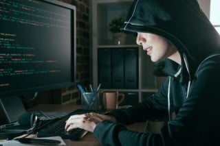 ホームページを閲覧するときは、サーバーとのデータのやり取り時に悪意のある第三者から盗聴・改ざんされるリスクが存在する