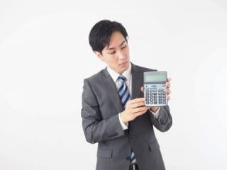 ドメインとサーバーの取得と維持には費用が必要
