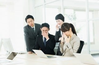 ホームページ自作のデメリット8.　引継ぎが難しく、ホームページ担当者が退職したときに対応できない