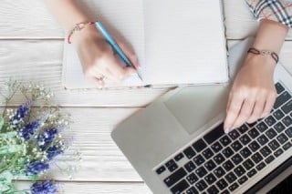 企業ホームページ（Webサイト）の文章は集客に直結するため、言語化は必須