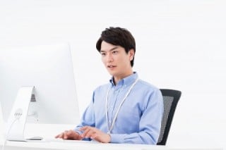 リニューアルの際、現在のサイトのページ移行作業（引っ越し作業）は誰が実施するのか？