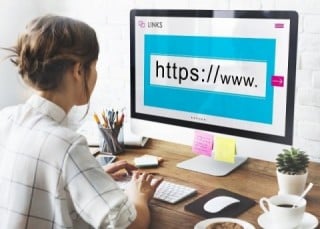 ホームページやブログ、レポート・論文の情報ソースを示す際にはURLを明記する