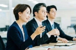 大企業・有名企業・同じ業種の企業の「導入事例」があることで、社内稟議・社内決裁通過のハードルは大きく下がる