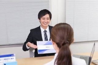 「お客様の声・導入事例」は、チラシや提案書などさまざまな媒体で使い回せる