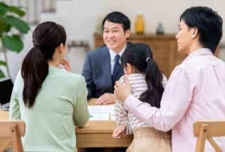 対面でのお客様インタビューはもっとも内容が濃くなるので、企業ホームページのお客様の声・事例コンテンツとして活用しやすい