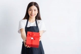 お客様インタビューやアンケート、SNS感想投稿を集めるには、謝礼・プレゼントが必要