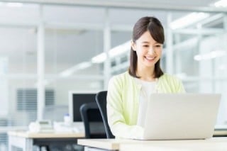 kintoneを活用すれば、紙・FAX中心の働き方から脱却して無駄な手間が大幅に削減される
