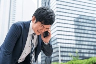 クロスサイトスクリプティングを受けると、実際はサイバー攻撃の被害者であるにもかかわらず、加害者として扱われてしまう