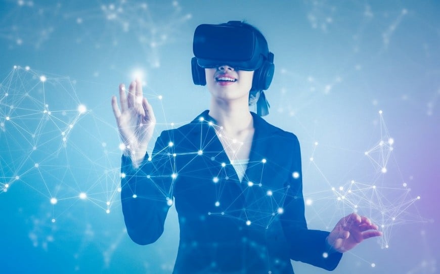 VR（バーチャルリアリティ）とは？　意味や仕組み、ビジネス活用事例