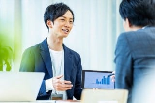 ホームページ制作会社に委託するメリット・デメリット