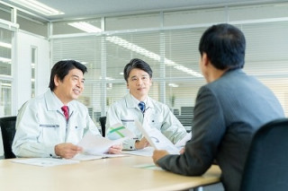 メーカー系企業の導入事例では、実際の顧客へのインタビューは必須