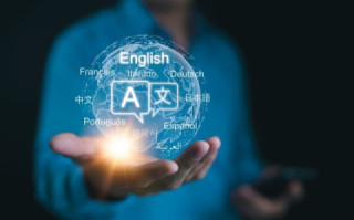 多言語対応のチャットボットは、最も手軽に始められるおすすめの施策 多言語対応のチャットボットは、最も手軽に始められるおすすめの施策