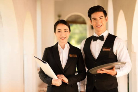 宿泊・観光｜インバウンド対応とフロントの省人化