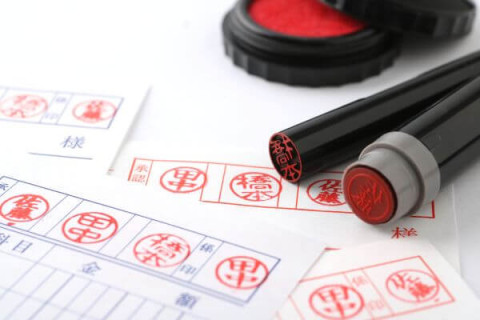 アナログな事務作業の残存｜紙の伝票・ハンコ・手入力によるタイムロス