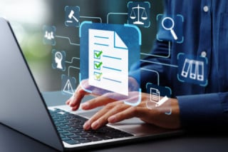 1. 学習の簡単さ: PDFやURLを読み込ませるだけ、RAG対応 1. 学習の簡単さ: PDFやURLを読み込ませるだけ、RAG対応