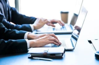教育担当者のリソース不足｜多忙で適切なフィードバックができない