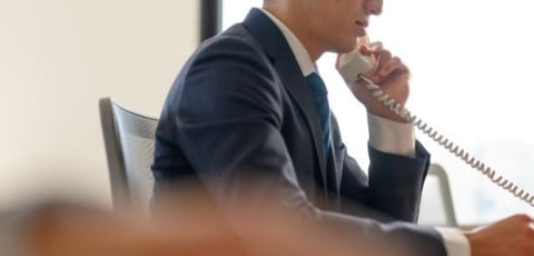 電話に頼りすぎる文化｜メールやチャットで済む内容まで電話で対応