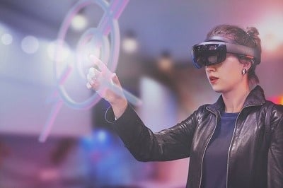 MR（複合現実）とは？　VR・ARとの違いやビジネス事例を紹介