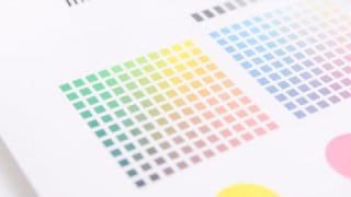 紙とディスプレイ画面での色・解像度・見え方のちがいとは？
