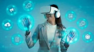 メタバースとVRの違い・特徴・メリット・ビジネスでの活用を解説