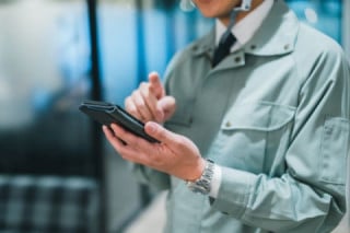 【社内向】外出先の営業担当からの技術質問へ即答し営業サポート